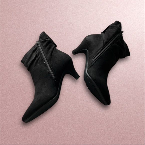 Comfortview Kourt Faux Suede Bootie - Size 9w. New in box! - Picture 4 of 6